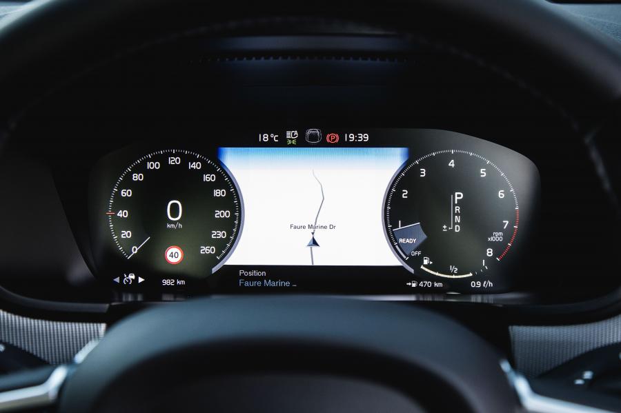 Панель приборов Volvo S90 T6 Inscription 2017 года  (ZA) (фото 6 из 8)